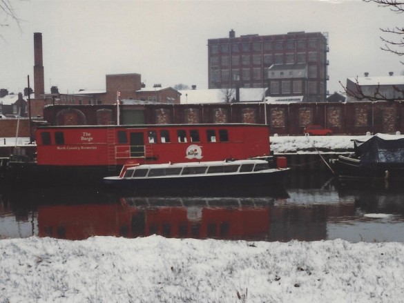 The Barge floating pub 1984, with Terry's in background and Coo