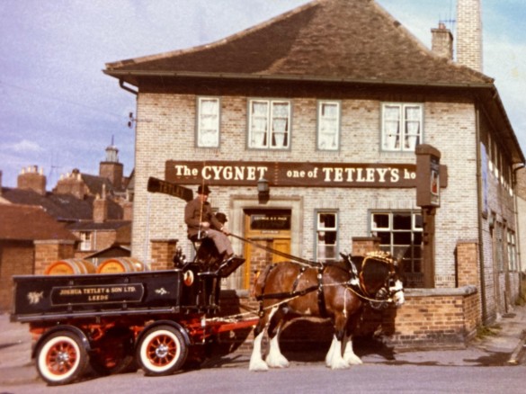 Cygnet Inn with dray horses