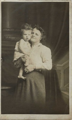 DUNN, Annie Elizabeth & Muriel circ 1899