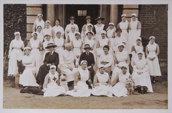 VADs and Staff of Nunthorpe Hall 1918