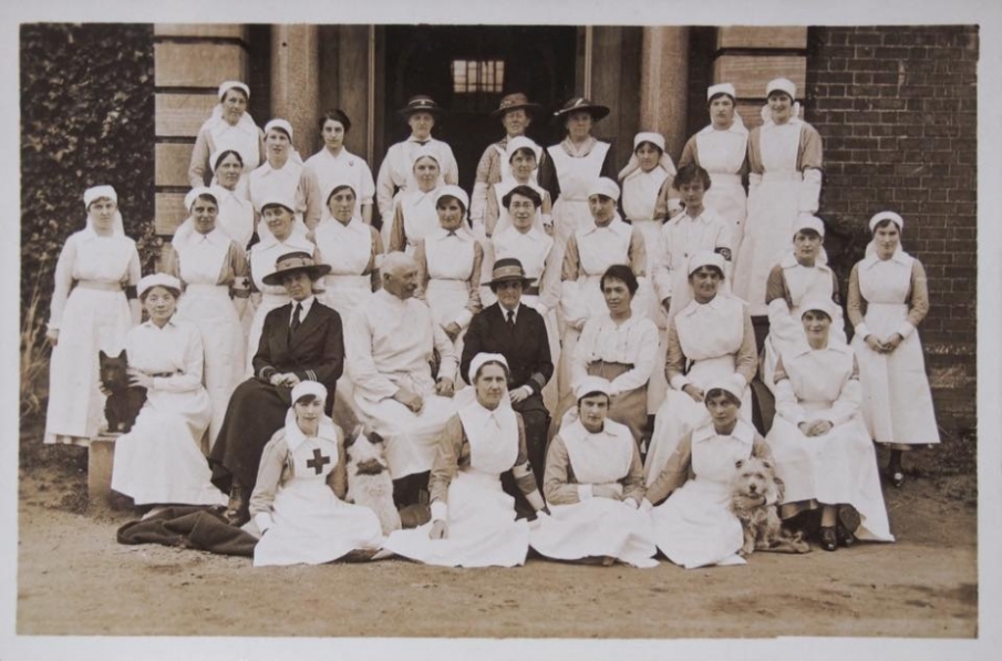 VADs and staff at Nunthorpe Hall Auxiliary Hospital 1918