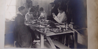 Women workers making reels for mekometers at T E Cooke’s in 1916 (Courtesy Borthwick Institute)